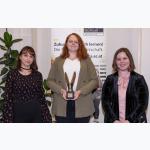 Rebecca Campa, Sabrina Gaal und Maya Naydenov von der Vienna Business School Hamerlingplatz erhielten den „Merkur Award“ für das Best Ethic and Social Project.